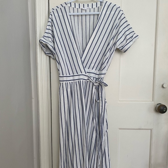 GAP Midi Wrap Dress in Linen-Cotton - Picture 2 of 4
